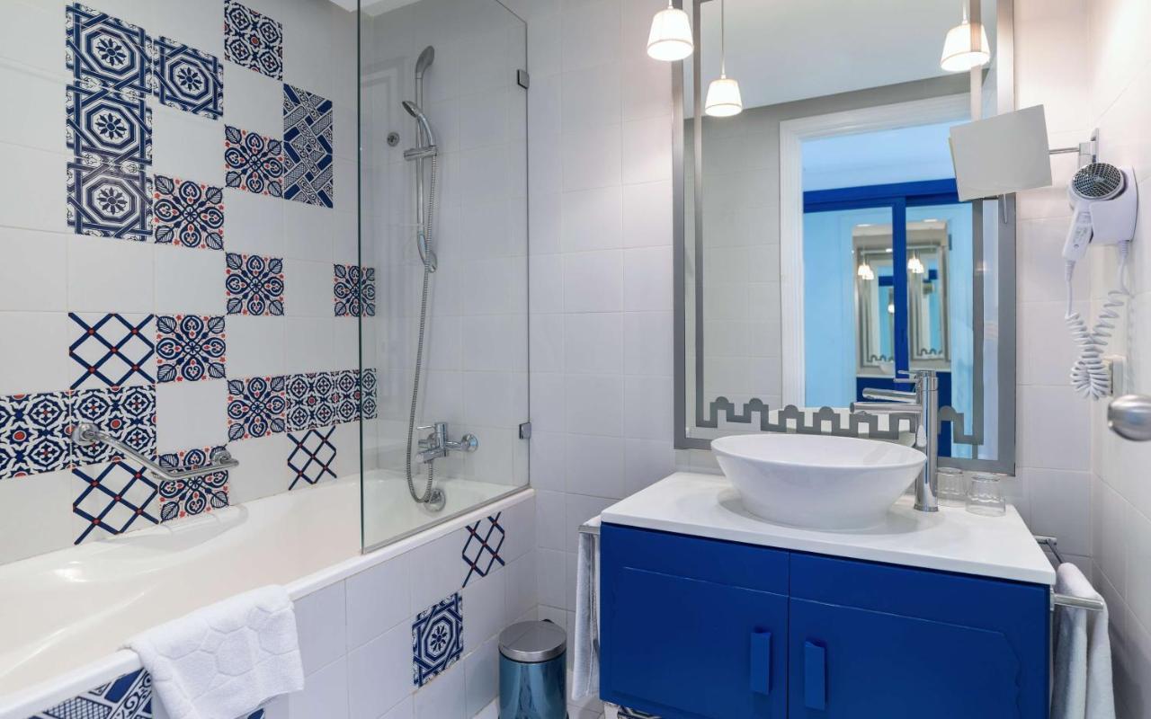 Quarto Duplo Superior com Varanda e Vista para o Mar